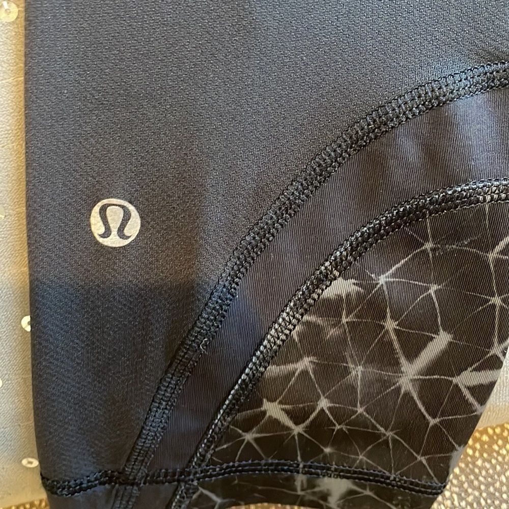 Lululemon Top Speed Capris Like New - Picture 4 of 5